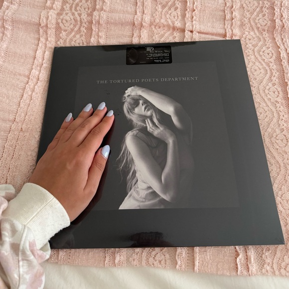 The Black Dog limited edition vinyl The Tortured Poets Department Taylor Swift - Picture 2 of 6